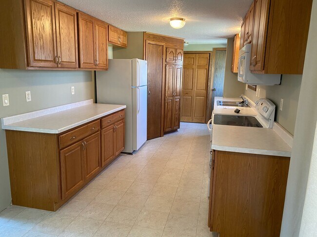 Building Photo - 224 Quaw Ave
