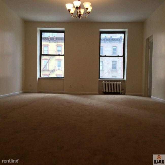 Building Photo - 4 br, 1 bath  - 925 8th Ave