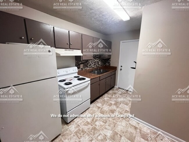 Building Photo - Southwood Apartments
