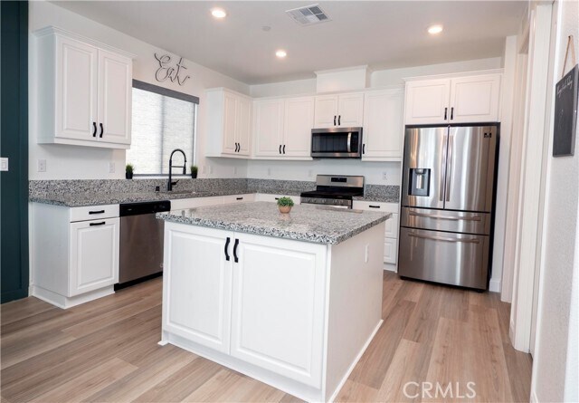 Foto del edificio - 8005 Rooster Ct