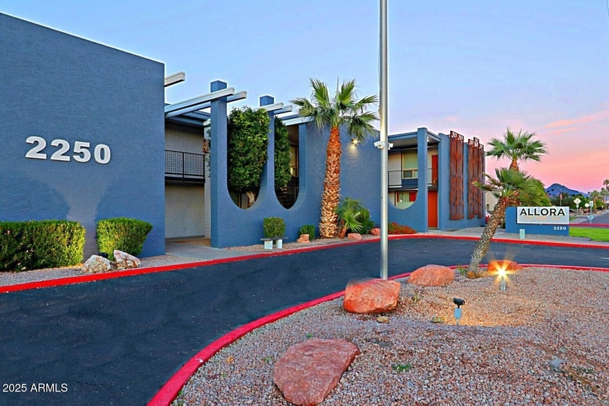 Photo - 2250 W Glendale Ave