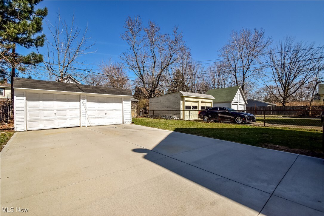16311 Huntmere Ave Cleveland, OH 44110 – photo 3