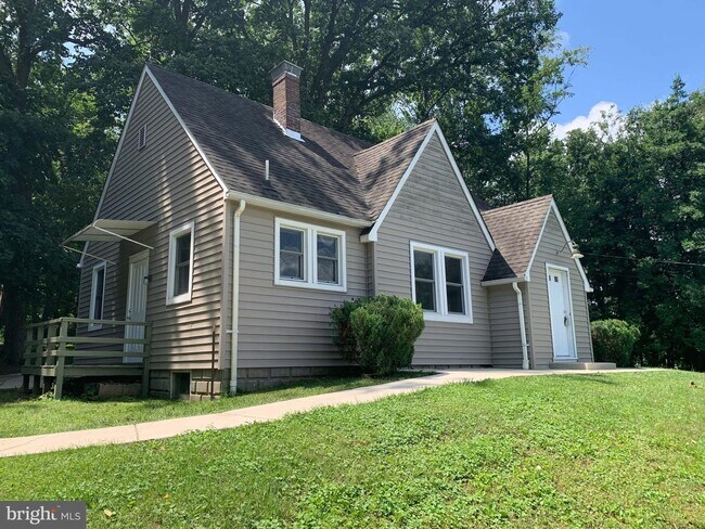 Building Photo - 4005 Mt Carmel Rd