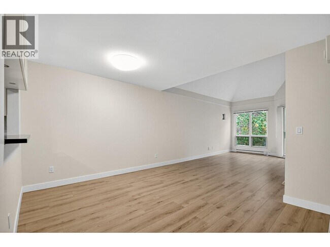 Photo du bâtiment - 7457 Moffatt Rd