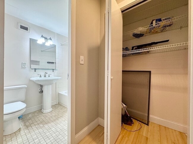 Foto del edificio - 8 Juniper St