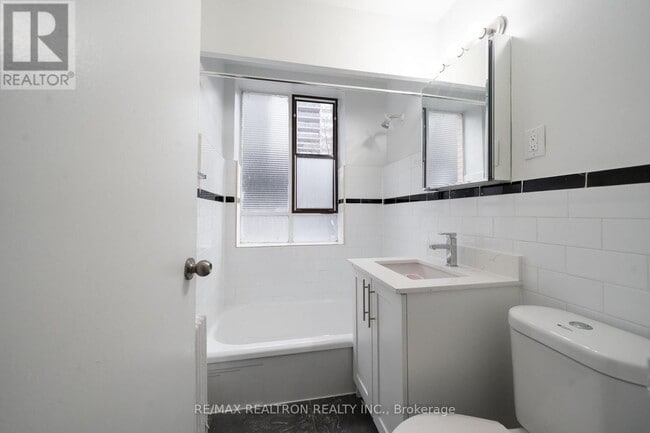 Photo du bâtiment - 77 Erskine Ave