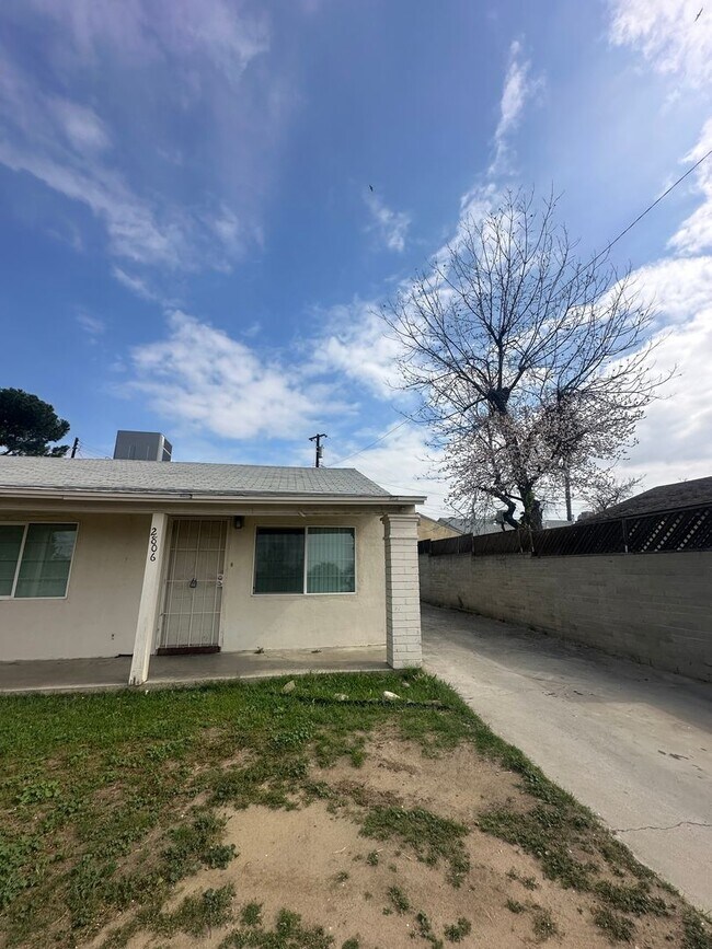 Building Photo - 2804 Horace Mann Ct