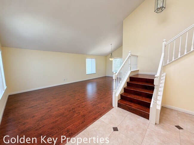 Foto del edificio - Move-in ready 4 bedroom / 3 bathroom home in Oceanside!