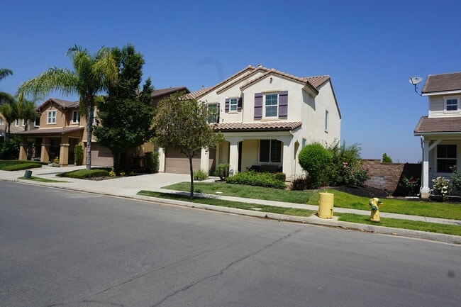 Building Photo - 4 bed 2.5 bath Beautiful Sycamore Creek house in Corona for lease