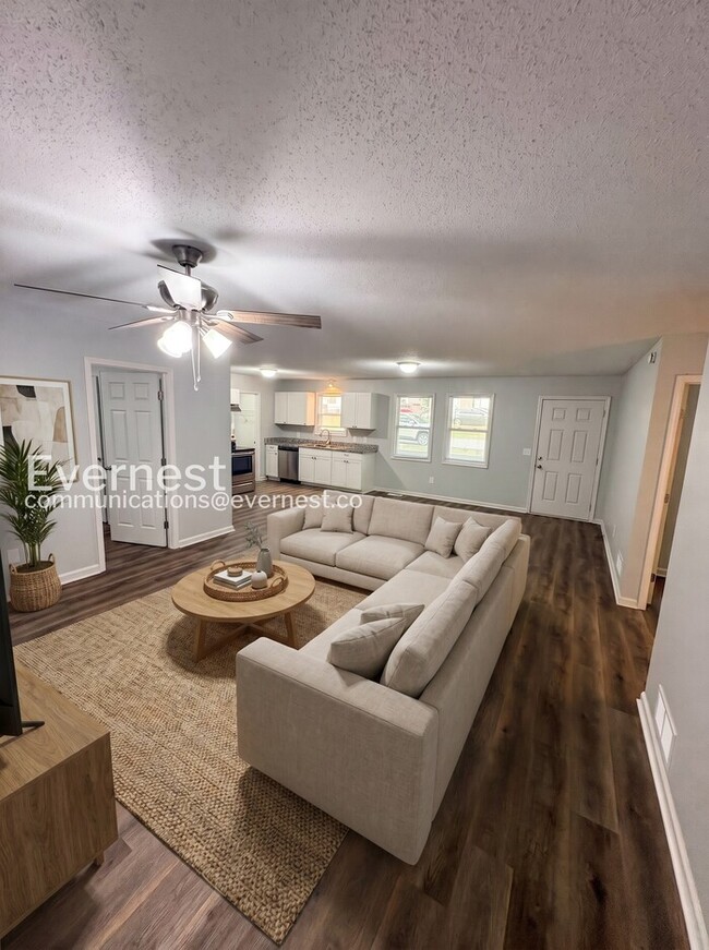 Building Photo - 711 W Creek Cir