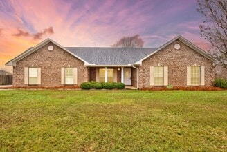 Building Photo - 106 Homestead Way
