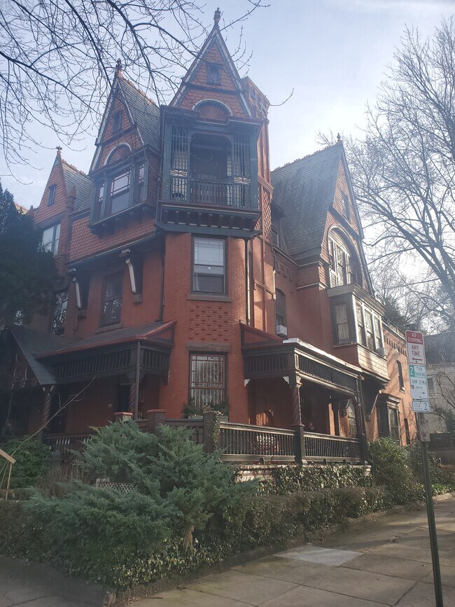 Building Photo - 4218 Spruce St
