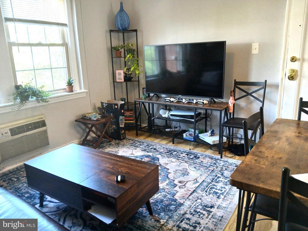 Foto principal - 2415 Ontario Rd NW