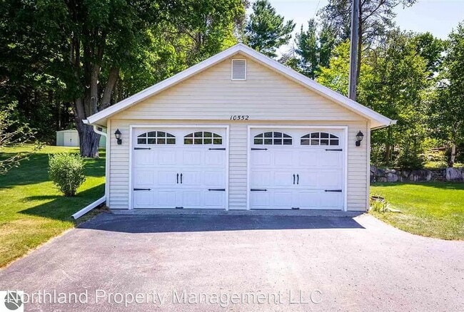 Building Photo - 4 br, 3 bath House - 10552 Center Rd