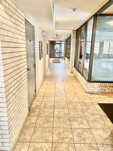 Primary Photo - 922 North Blvd