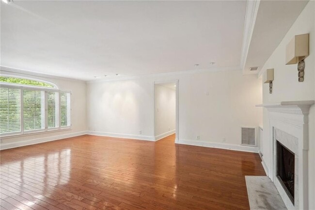 Building Photo - 3638 Peachtree Rd