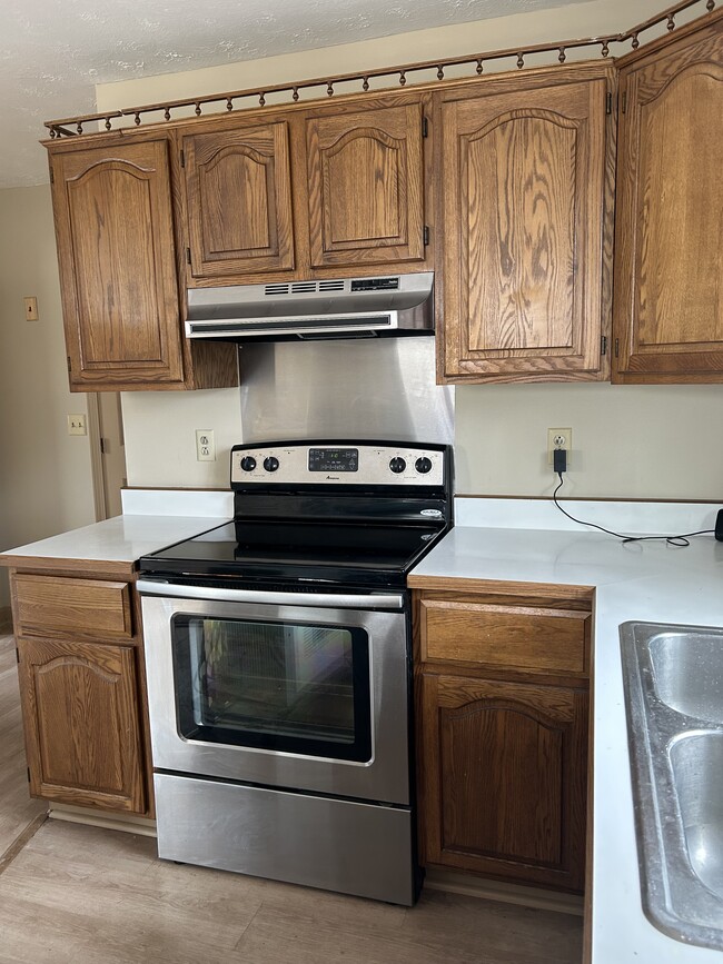 Building Photo - 325 Porter St