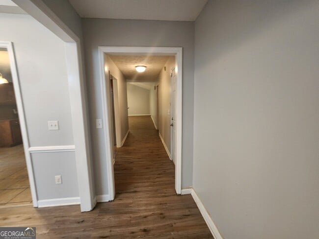 Building Photo - 526 Vista Dr