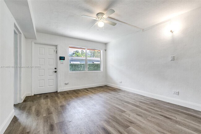 Foto del edificio - 817 NW 12th Ave