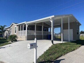 Building Photo - 902 W Questa Ave