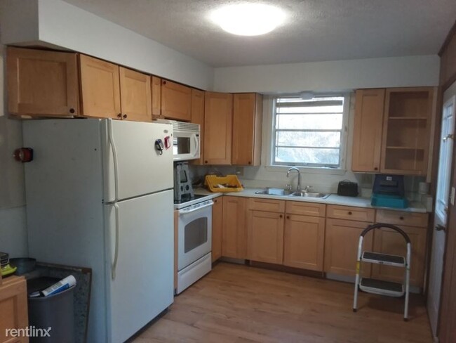 Building Photo - 2 br, 1 bath Apartment - 3 easy st