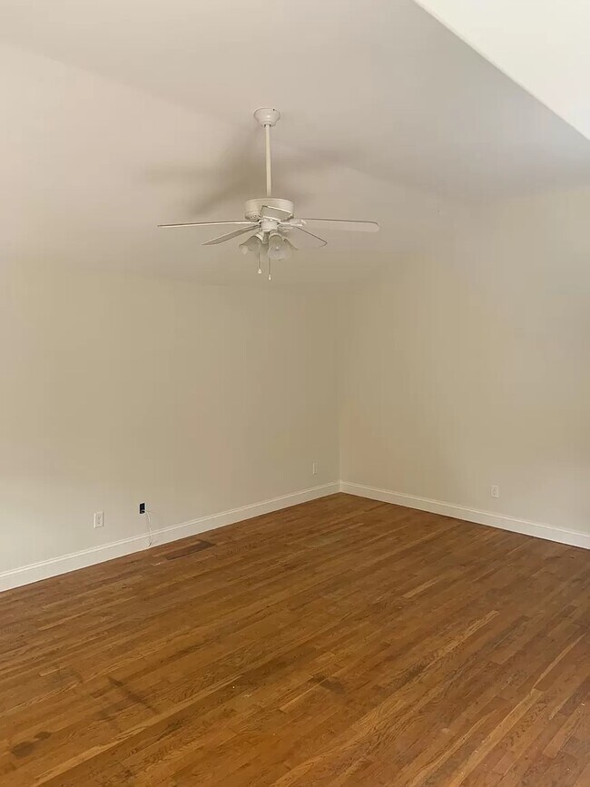 Foto del edificio - 631B James Ave
