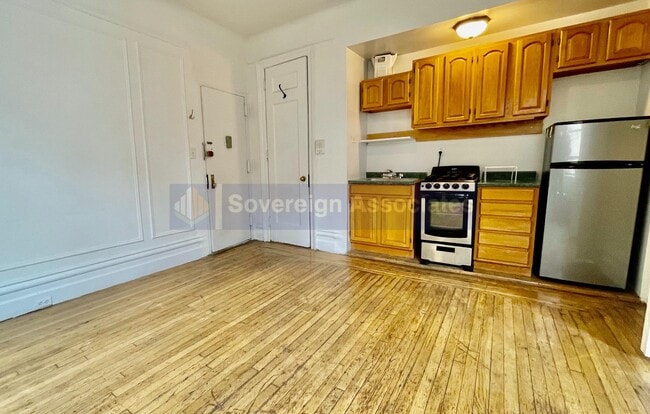 Building Photo - 45 Tiemann Pl