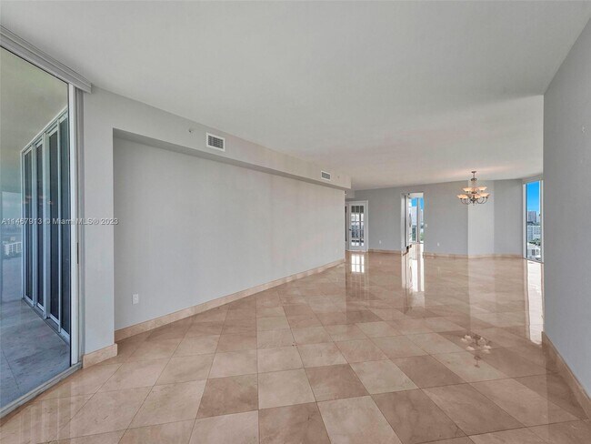 Building Photo - 17555 Collins Ave