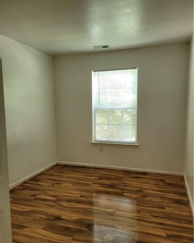 Foto del edificio - 1302 Commons at Kingswood Dr