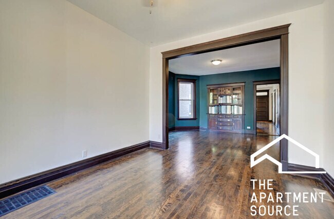 Building Photo - 2330 N Hamlin Ave