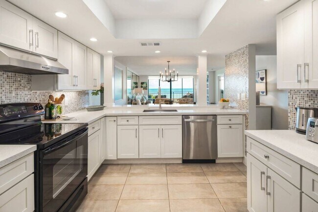 Foto del edificio - 6 Month Rental - Beautiful Ocean Views from this Fully Furnished 2 Bedroom/2 Bath Condo