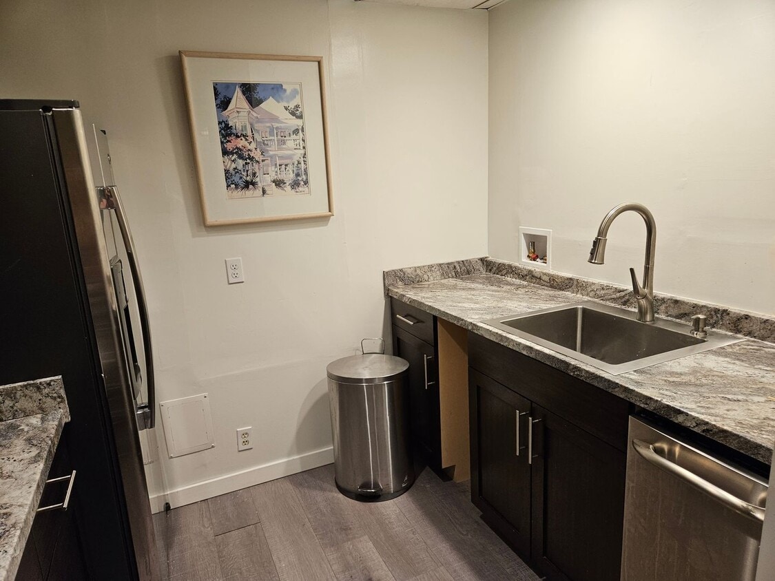 Primary Photo - ALL INCLUSIVE, Modern Apt Garage Parking A...