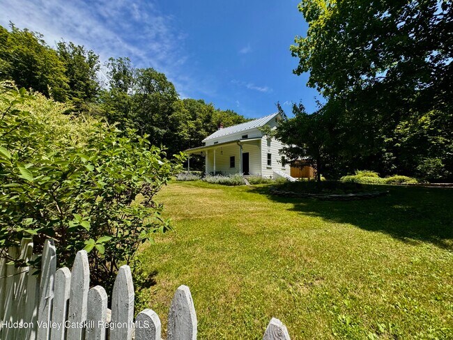 Foto del edificio - 64 E Pond Lilly Rd