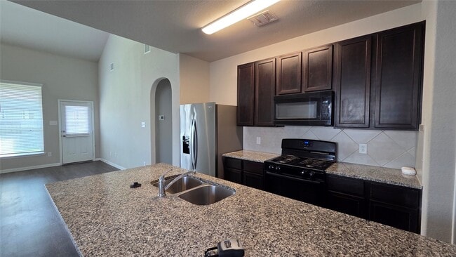 Foto del edificio - 25003 Adams Canyon Dr