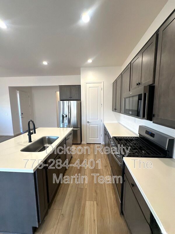 Building Photo - 2494 Metolius Dr