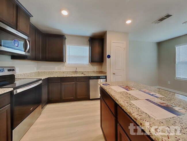 Foto del edificio - 7715 Vacek Meadows Loop