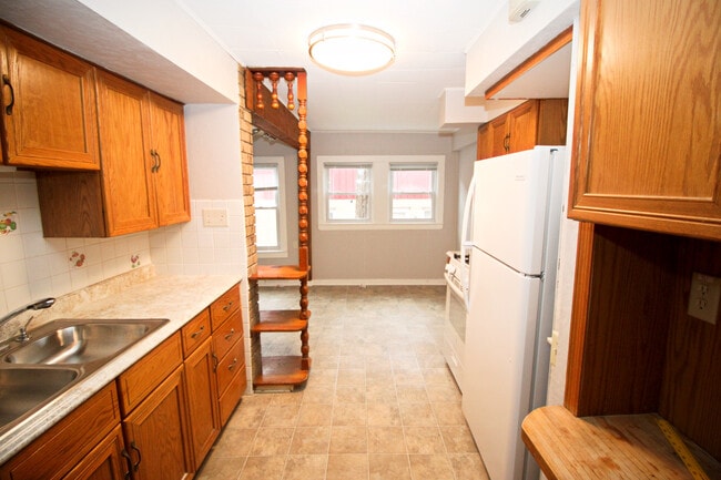 Building Photo - 1817 Spohn Ave