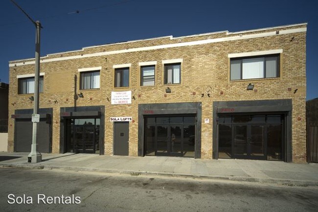 Building Photo - 7416 1/2 S Vermont Ave