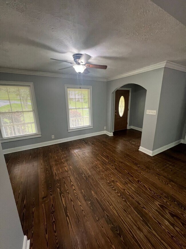 Building Photo - Huge 5 bedroom home in Lawrenceville NOW R...