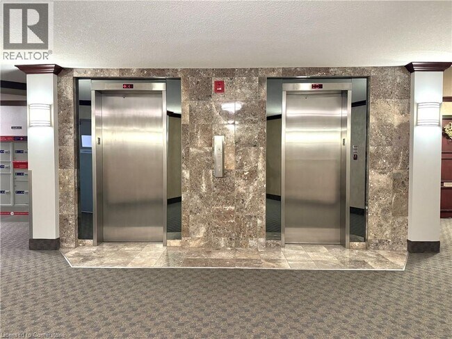Building Photo - 250 Glenridge Dr