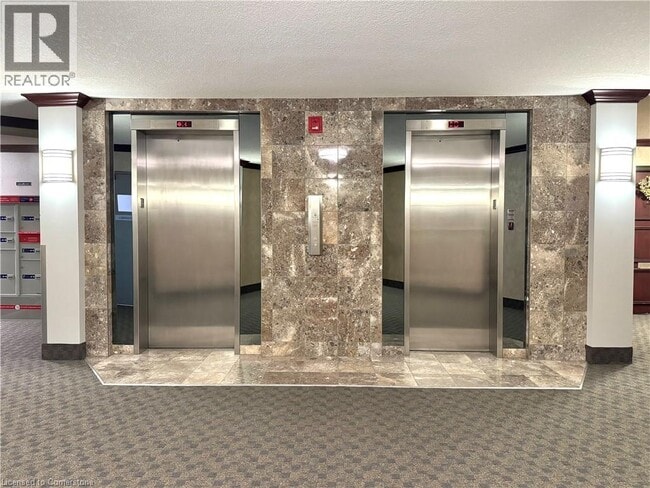 Building Photo - 250 Glenridge Dr