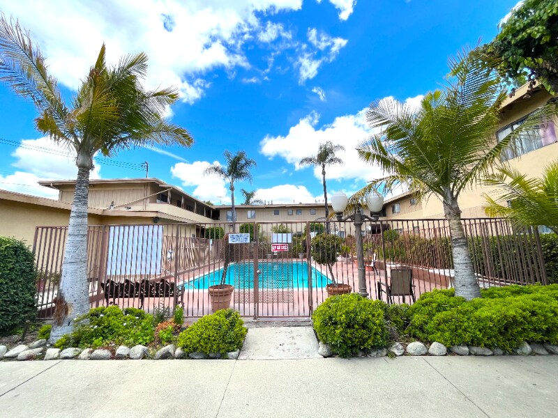 Foto principal - 615 N Vine Ave