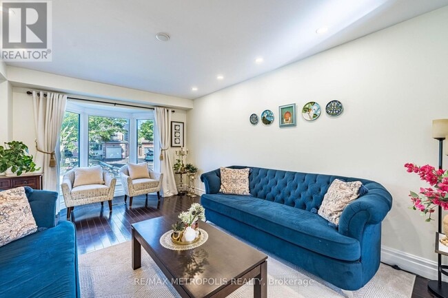 Building Photo - 22 Mayflower St