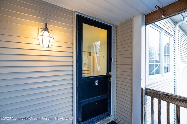 Foto del edificio - 70H Winthrop Rd