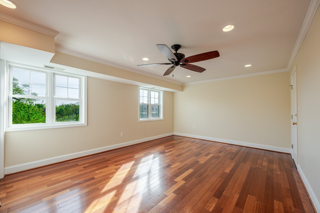 Photo - 3868 9th St SE (Washington, DC)