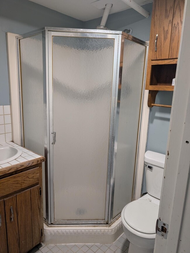 bathroom - 412 Becker Ave SE