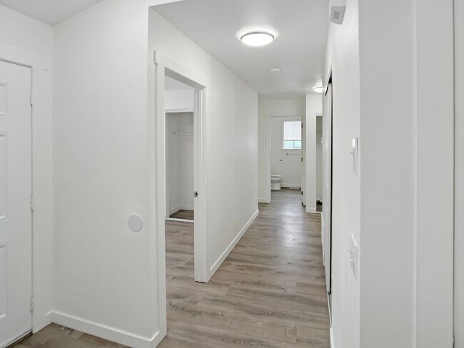 Foto del edificio - Beautifully Renovated Single Level Home in...