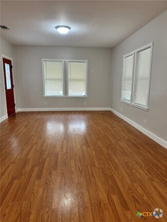Building Photo - 613 N Cherry St