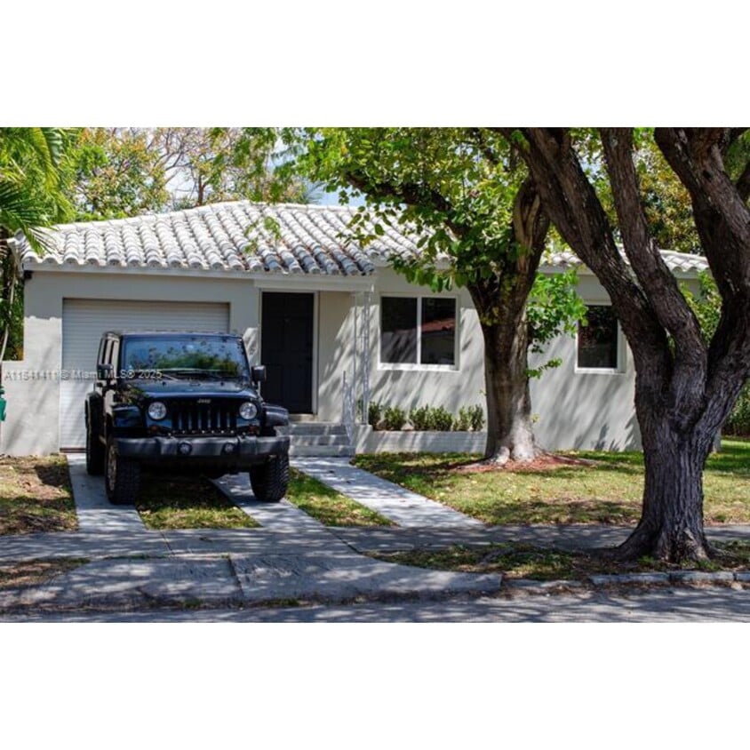 Primary Photo - 2375 SW 21st Ter