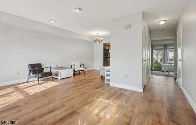 Foto del edificio - 360 Cotswold Pl